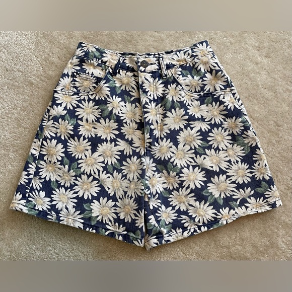 Vintage - 4 to 1 Denim Daisy Set - Vest - Medium /  Shorts - Size 7 - Picture 4 of 10